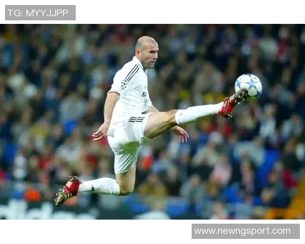 欧冠历史上仅有两位球员在19岁前直接参与13球的传奇表现